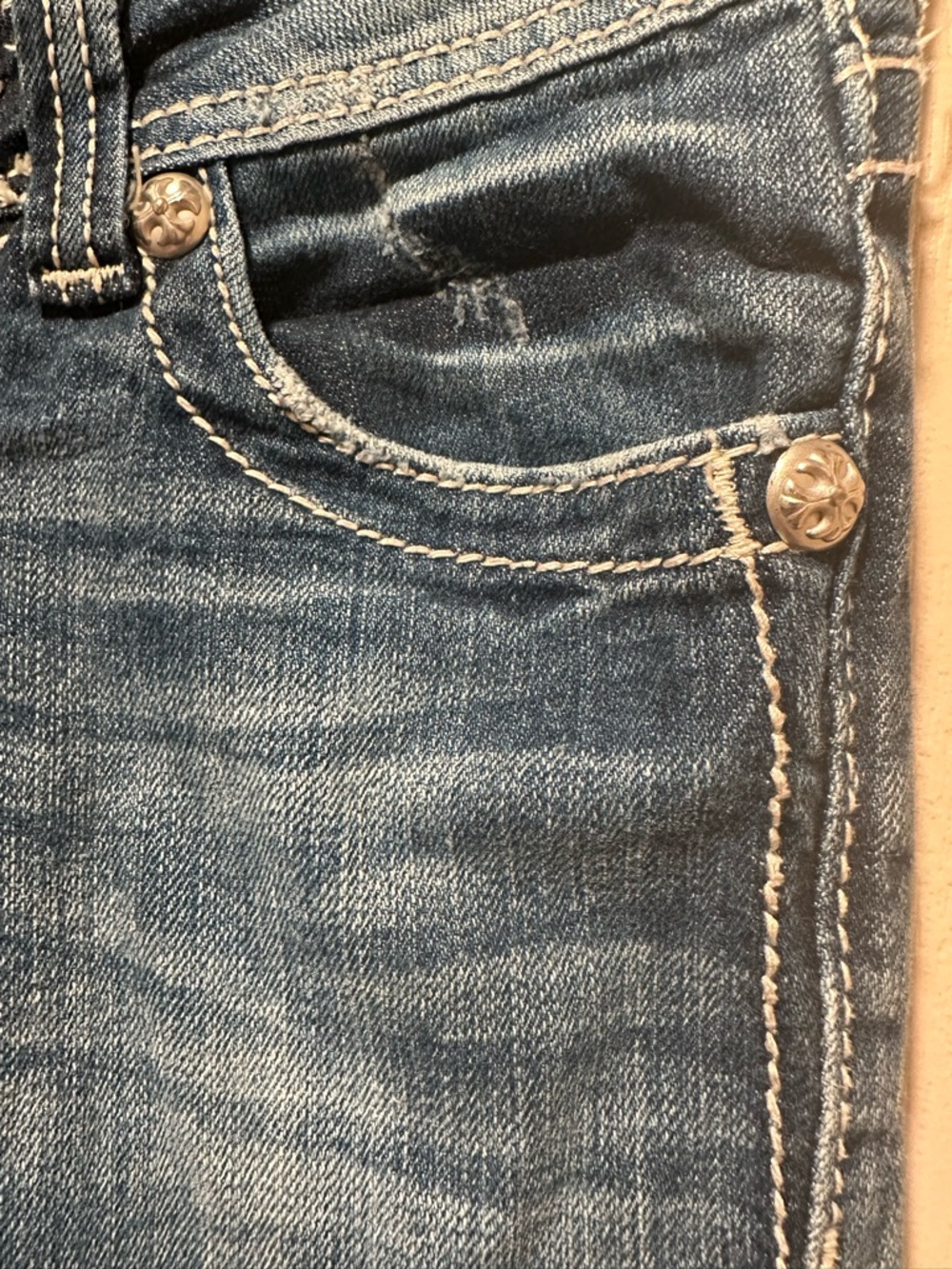 Miss Me Studded Cross Pocket Distressed
Boot Cut Jeans Size 26 - Picture 6 of 10